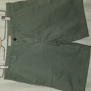 Scalpers Green Shorts Size US32/ Eur42